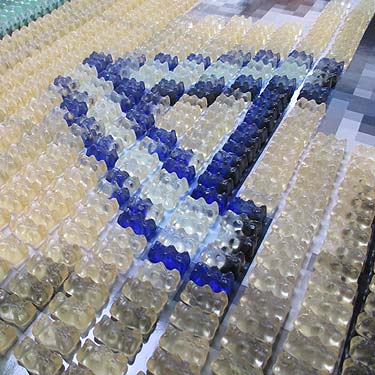 Kunstobjekte aus Gummibären für Firmen und Privatpersonen