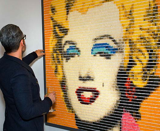 Portät von Marily Monroe aus Gummibärchen vom Künstler Johannes Cordes